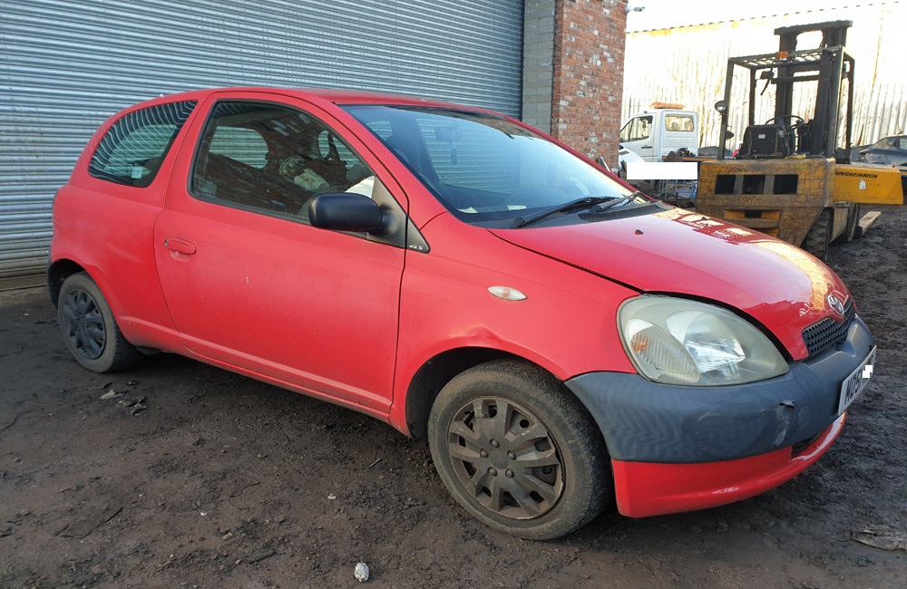 Toyota Yaris GS VVTI Door window glass driver side front